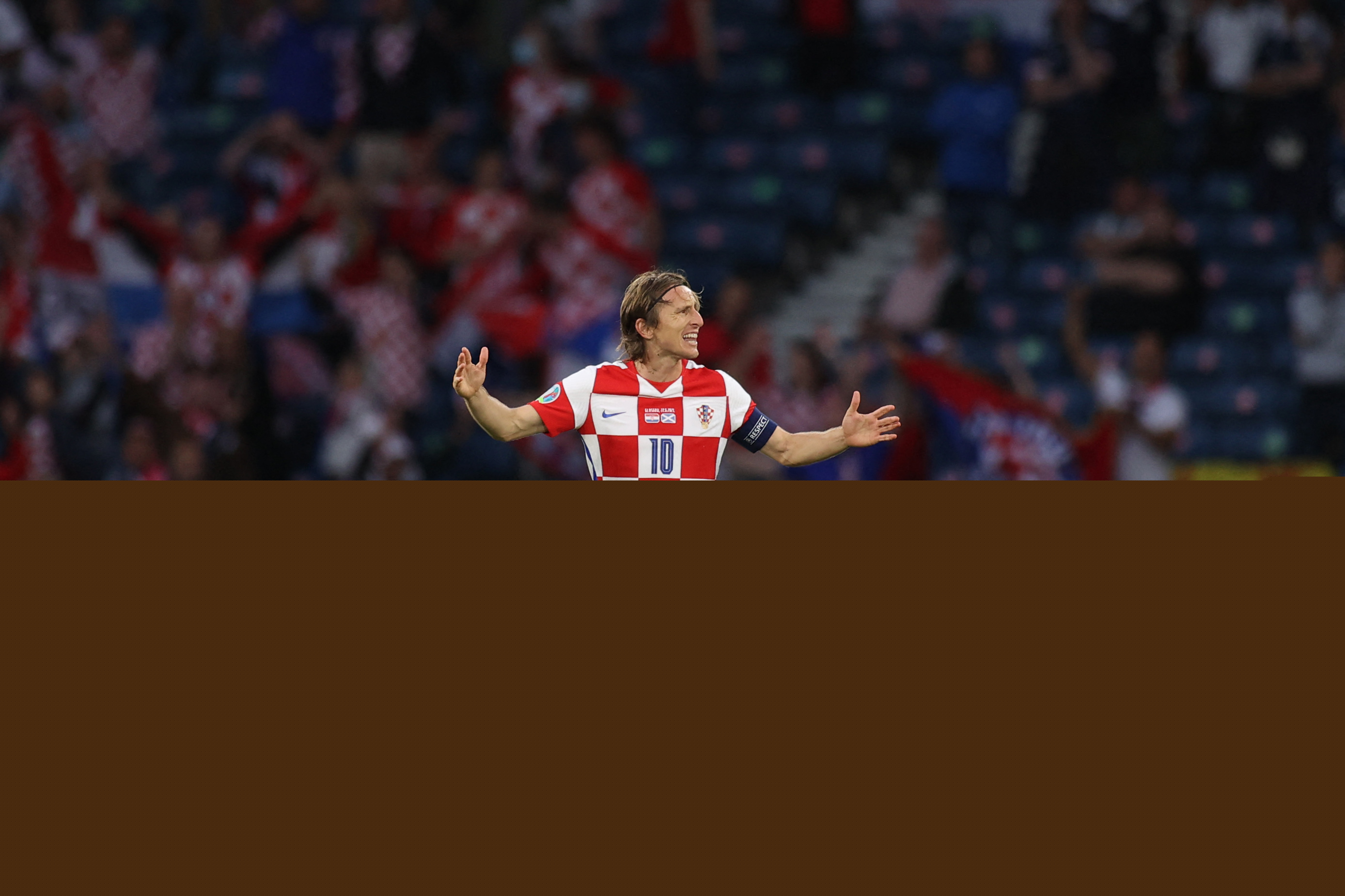 拉亚：联赛仍是重心 状态好对欧冠有利 创造历史