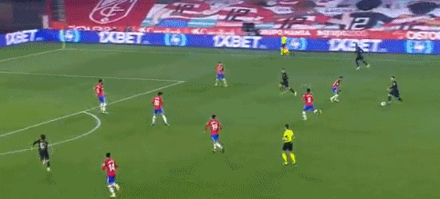 西班牙足协宣传反家暴：面对家庭暴力，直接出示红牌